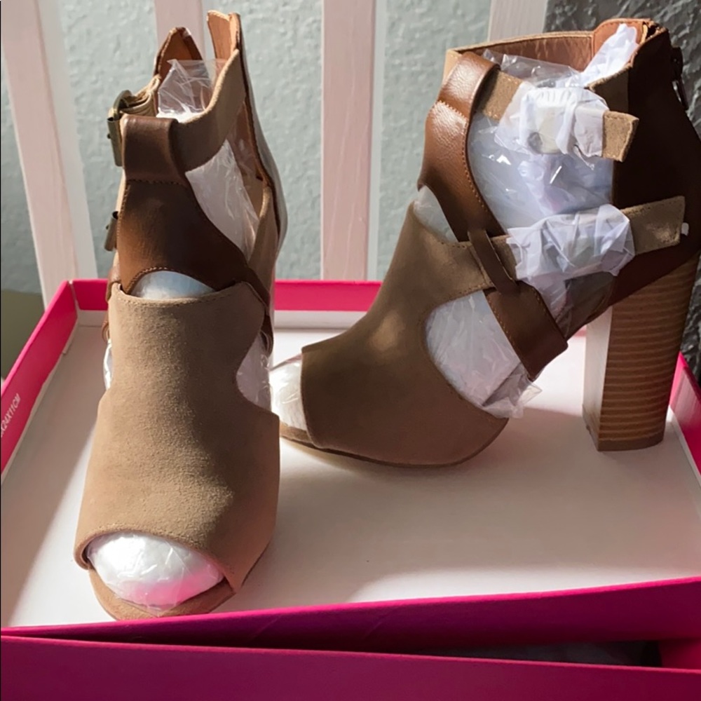 Shoe Dazzle Joyia